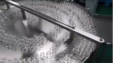 Double-head powder filling dust removal and sealing machine for vials