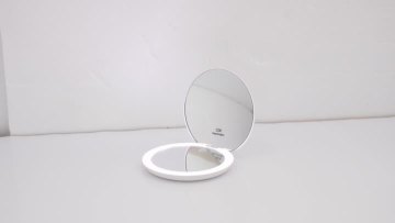 Illuminated Compact Mirror