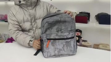 Lightweight large capacity school bag for children