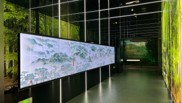 REALLY 12 × 1 LCD large screen in a museum