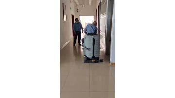 Ride-on Floor Cleaning Machine