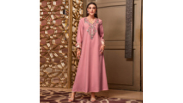Luxury Pink Dubai Abaya Dress with Beading Eid Muslim Women Modest Jalabiya Clothing Islamic Holiday Turkey Kaftan Robe1