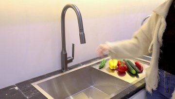OEM Flexible Pull Out Kitchen Faucet Solid Copper Single Handle Commercial Black Kitchen Faucets1