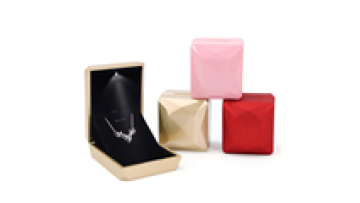 Hanhong luxury ring box jewelry storage box custom logo PU plastic jewelry packaging box with led light1