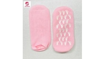 Gel Spa Socks for Repairing and Softening Dry Cracked Feet Skins, Gel Lining Infused with Essential Oils and Vitamins1