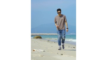 2022 Summer New Design Vintage Style Blue Ripped Washed Jeans Men1