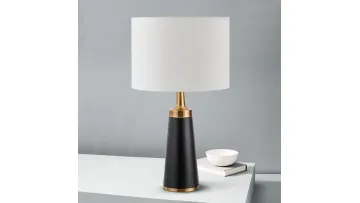 Stylish Modern Black Bedside Lamp for Chic Bedroom Ambiance1