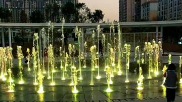 Dry fountain water feature