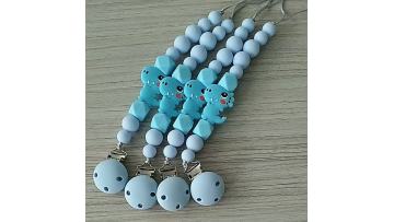 customized silicone pacifier clip.mp4