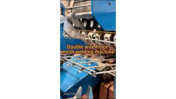 Double wire fence mesh welding machine