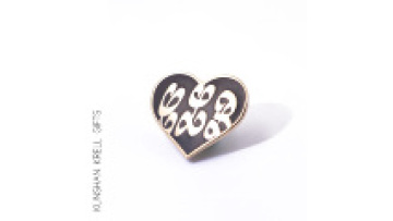 Kunshan Krell Trend Black love Metal Pins Wholesale Customization Supplier Custom Enamel Pins1