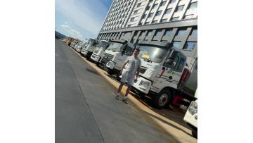 medium-sized sanitation garbage truck