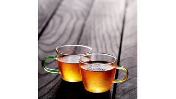 Yellow handle vertical grain cup