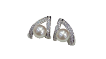 Woman's Sterling Silver Freshwater Pearl Stud Earrings1
