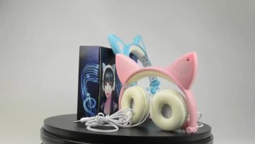 Cat ear shap colorful LED lights headphone.mp4