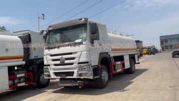 SINOTRUCK HOWO Fuel Tanker