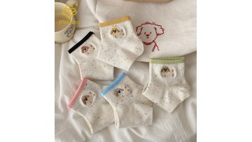 Embroidered socks college style contrast color idea yarn