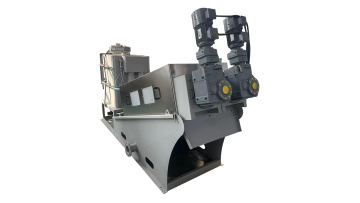 Sewage treatment screw stacking machine