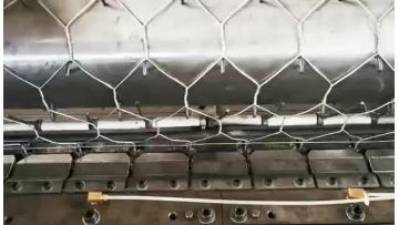 hexagonal netting machine