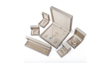 Hanhong factory wholesale custom luxury velvet jewellery packaging box sponge necklace ring box gold PU leather jewelry box1