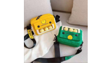 chick shape schoolbag for kindergarten students with duckling chicken toys1