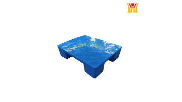 small plastic pallets