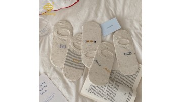 Korean version of the letter idea yarn ins invisible socks non-slip