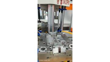 Vertical Injection Molding Machine for Injection Molding