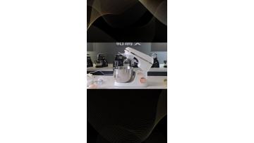 Vertical mixer for baking
