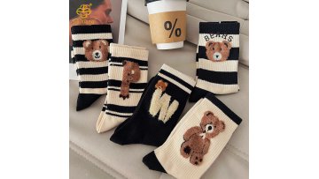 Korean version of Little Bear mid tube socks pile socks student sports socks