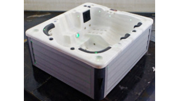 Mansfield Jacuzzi Tub