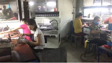 Vietnamese glove factories2