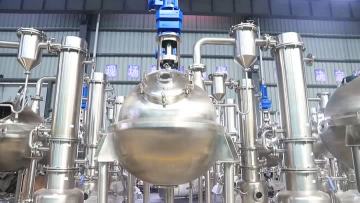 Ball type extracting and concentracting tank