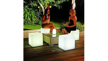 Color-Changing LED Cube Stool with Remote Control for Stylish Interiors1