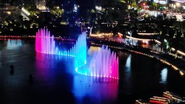 Large musical dance fountain