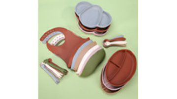 Eco-Friendly Folding Soft Waterproof Feeding Silicone Baby Bib1