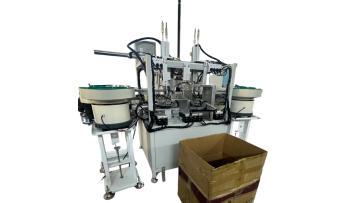 Plastic hanger assembly machine with clips