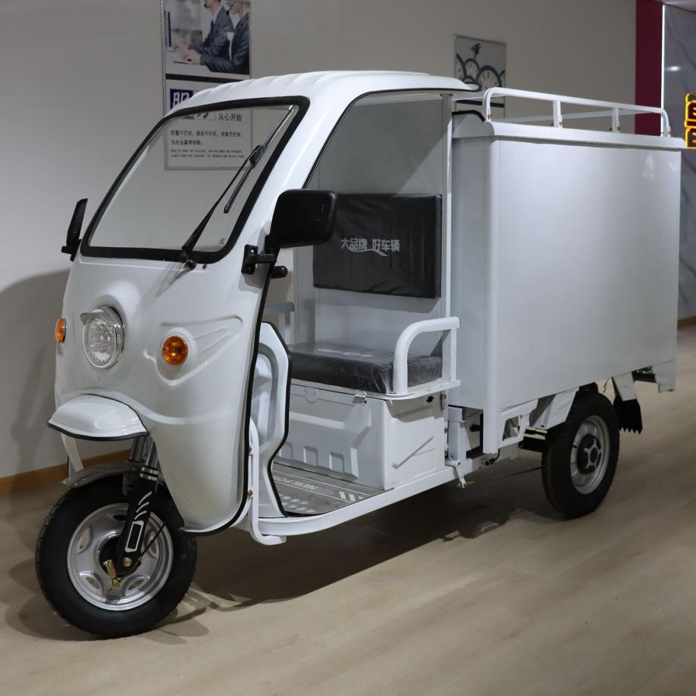 Three wheeled freight vehicle
