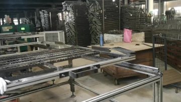 Promotion Fast Delivery Strong Wire Cage Table Trolley Bin for Clothes Storage and Cargo & Storage Equipment1
