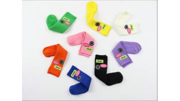 Personalized smiley face cloth label middle tube solid color pile socks
