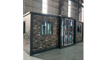 The metal carved panels can expand the container house, which has a beautiful appearance, high cost performance and is easier to assemble and live in.