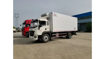Factory Direct Sinotruk HOWO 4X2 6.8m 220HP Refrigerated Long-Haul Truck1