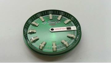 DL-392 diving watch dial