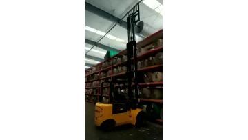3.5 Ton electric forklift with carpet booms.mp4