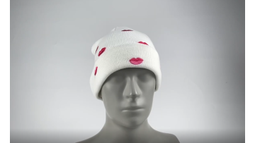 lips embroidery knit beanie hat