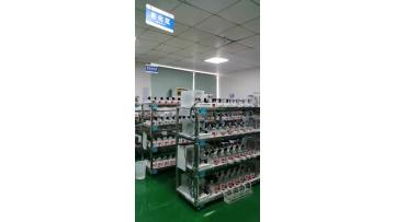 dyx aging room