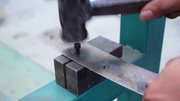 Turn‑key‑automated‑welding‑cell‑solutions‑combining‑welding‑machine‑robot‑and‑material‑feeding‑device‑for‑smart‑factory‑construction