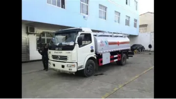 Professional-Grade Dongfeng 4X2 8cbm Fuel Transfer Truck1