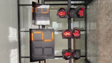 Red static dynamic pedestrian signal light