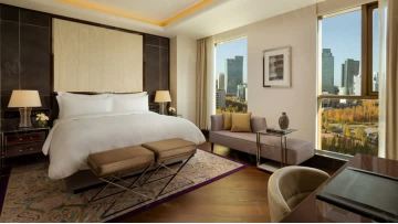 Hilton hotel bedroom case 7